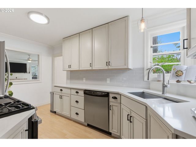 4334 Se 49TH Ave, Portland, OR 97206