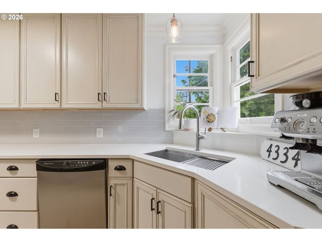 4334 Se 49TH Ave, Portland, OR 97206