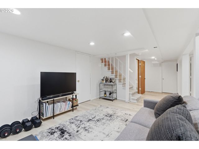 4334 Se 49TH Ave, Portland, OR 97206