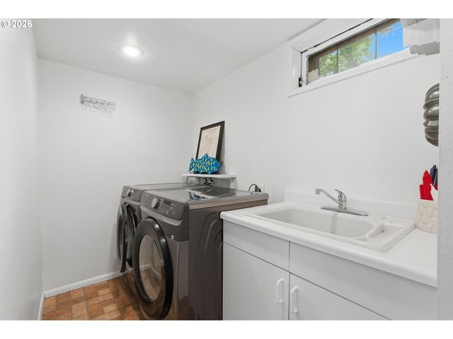 4334 Se 49TH Ave, Portland, OR 97206