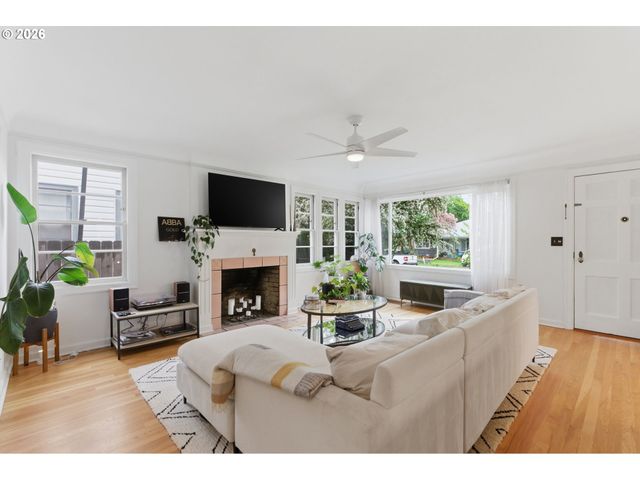 4334 Se 49TH Ave, Portland, OR 97206