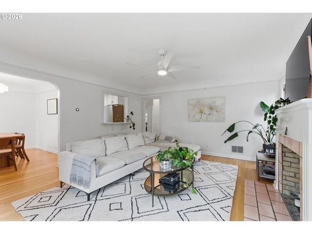 4334 Se 49TH Ave, Portland, OR 97206