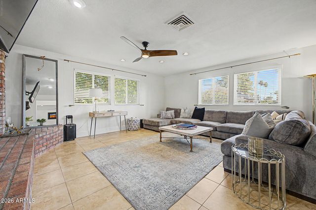 2336 E INGLEWOOD Street, Mesa, AZ 85213