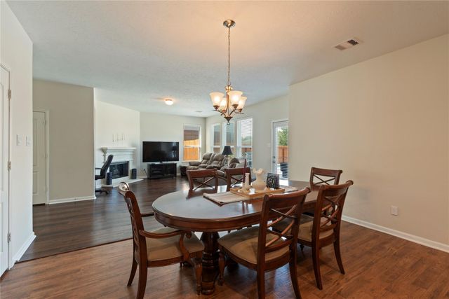 686 Fountain View Lane, League City, TX 77573