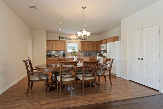 686 Fountain View Lane, League City, TX 77573