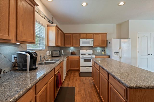 686 Fountain View Lane, League City, TX 77573