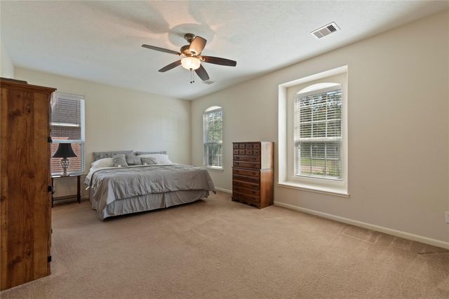 686 Fountain View Lane, League City, TX 77573