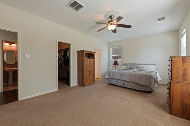 686 Fountain View Lane, League City, TX 77573