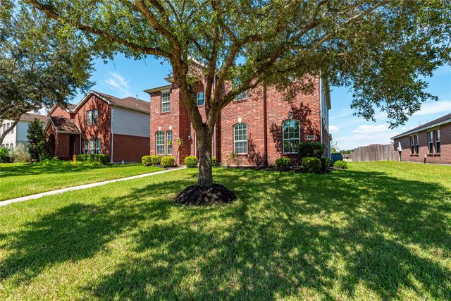 686 Fountain View Lane, League City, TX 77573