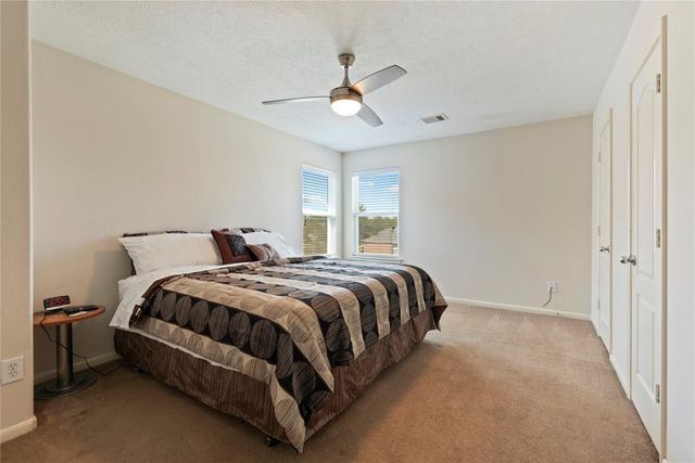 686 Fountain View Lane, League City, TX 77573