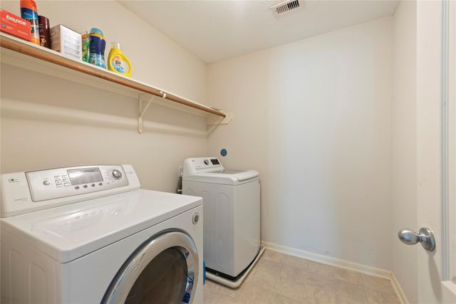 686 Fountain View Lane, League City, TX 77573