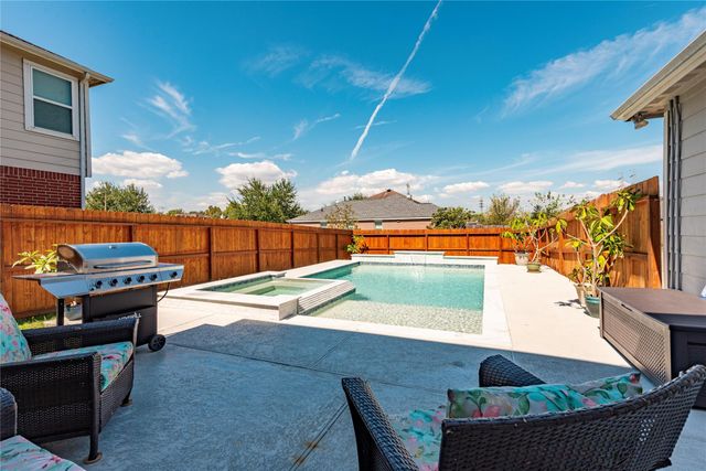 686 Fountain View Lane, League City, TX 77573