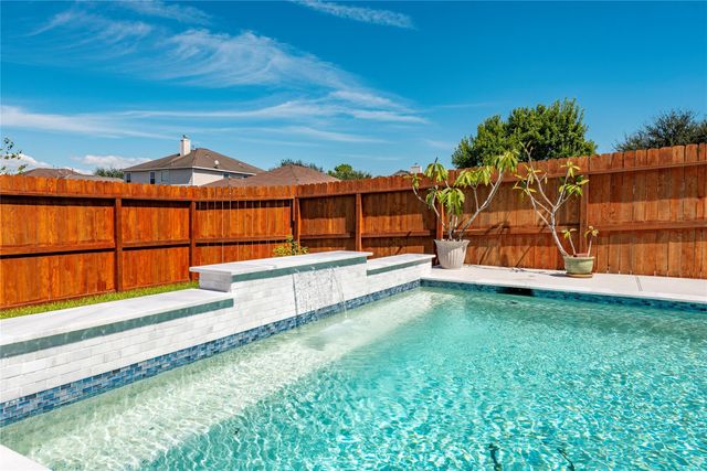 686 Fountain View Lane, League City, TX 77573