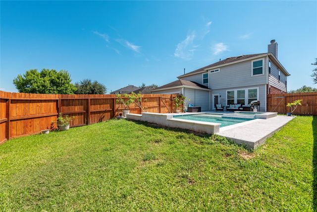 686 Fountain View Lane, League City, TX 77573