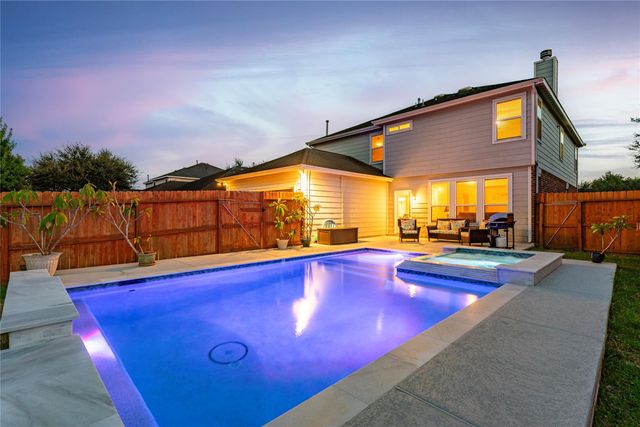 686 Fountain View Lane, League City, TX 77573