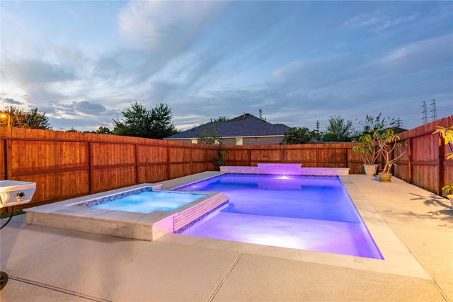 686 Fountain View Lane, League City, TX 77573