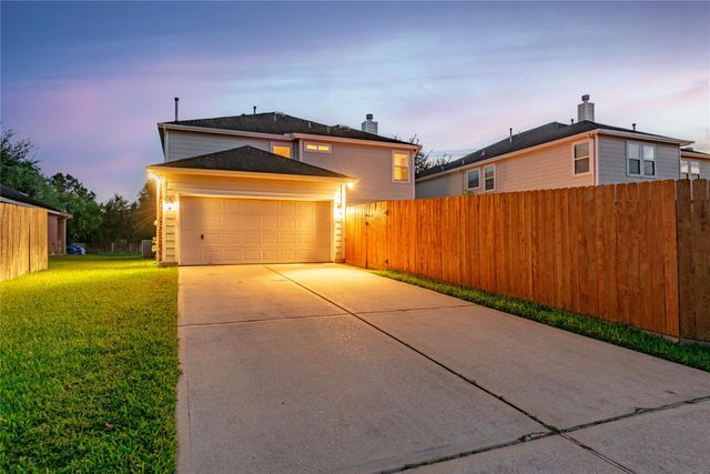 686 Fountain View Lane, League City, TX 77573