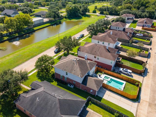 686 Fountain View Lane, League City, TX 77573