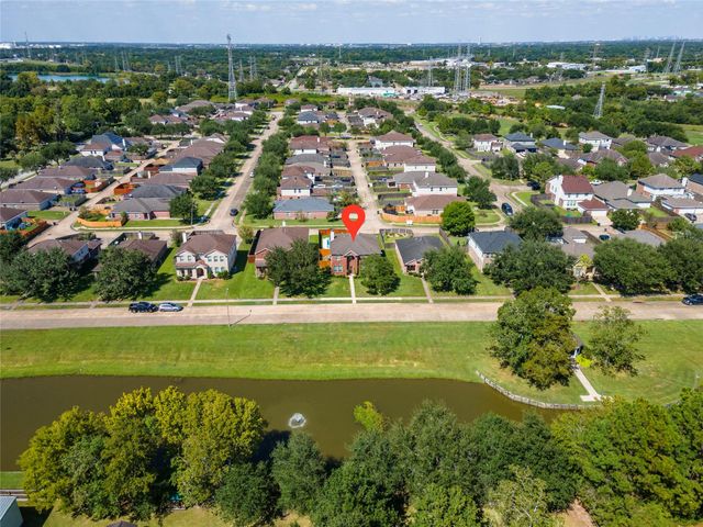 686 Fountain View Lane, League City, TX 77573