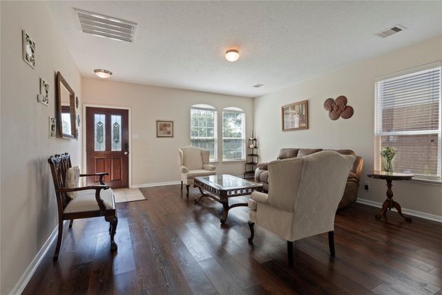 686 Fountain View Lane, League City, TX 77573