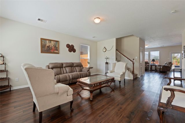 686 Fountain View Lane, League City, TX 77573
