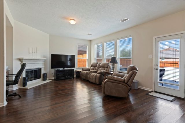 686 Fountain View Lane, League City, TX 77573