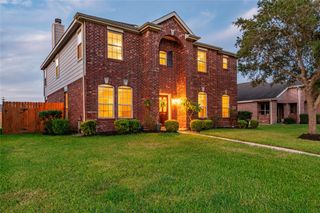 686 Fountain View Lane, League City, TX 77573