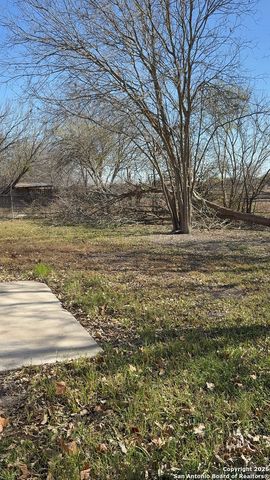 502 W Aviation Blvd, Universal City, TX 78148