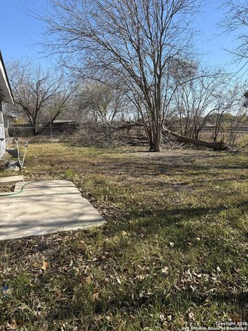 502 W Aviation Blvd, Universal City, TX 78148