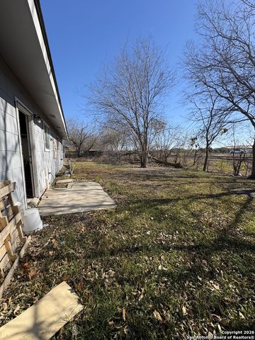 502 W Aviation Blvd, Universal City, TX 78148