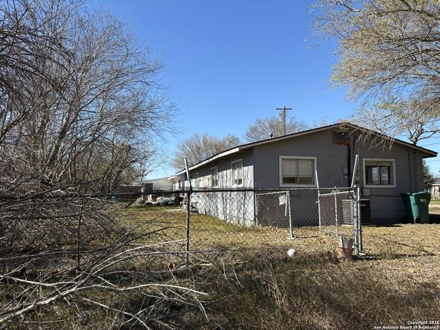 502 W Aviation Blvd, Universal City, TX 78148