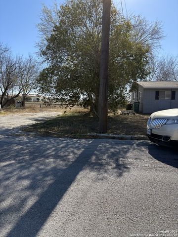 502 W Aviation Blvd, Universal City, TX 78148