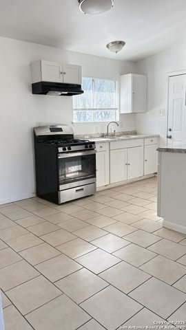 502 W Aviation Blvd, Universal City, TX 78148