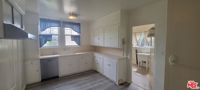 3126 Castle Heights Avenue, Los Angeles, CA 90034