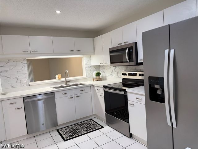 7750 Jewel LN 101, Naples, FL 34109