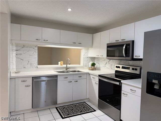 7750 Jewel LN 101, Naples, FL 34109
