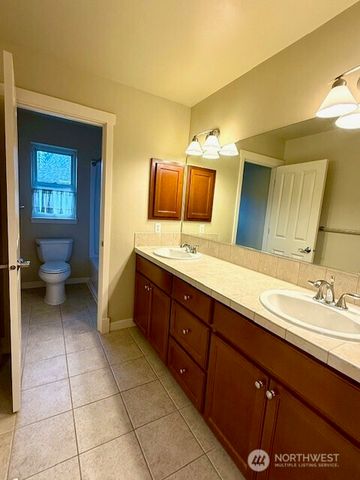 23419 NE 10th Place, Sammamish, WA 98074