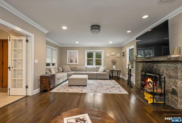206 Long Hill Road, Oakland, NJ 07436