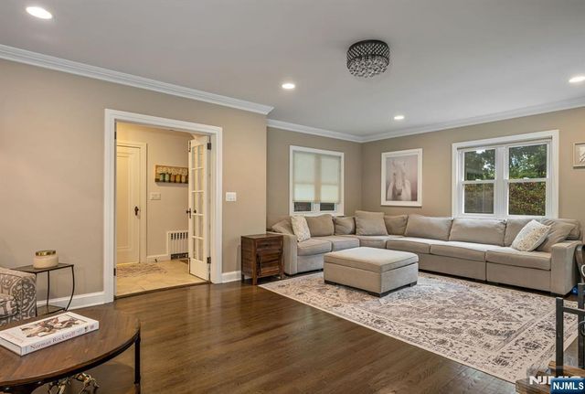 206 Long Hill Road, Oakland, NJ 07436