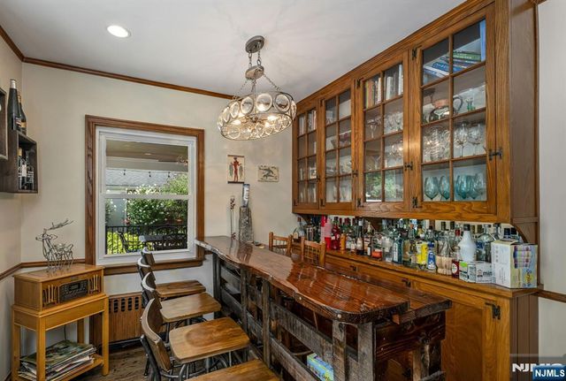 206 Long Hill Road, Oakland, NJ 07436