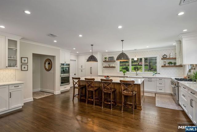 206 Long Hill Road, Oakland, NJ 07436