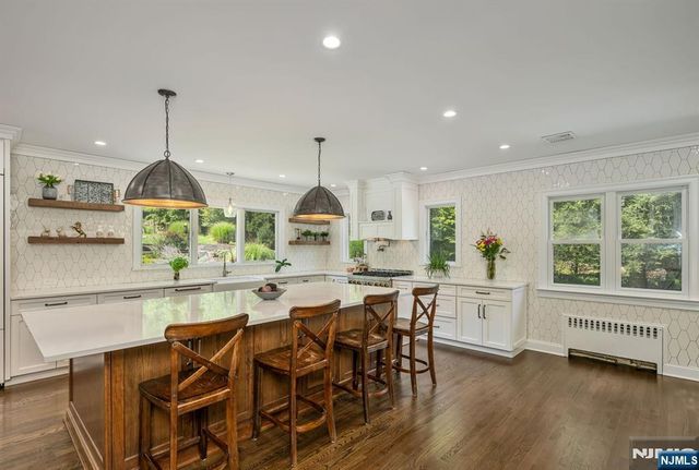 206 Long Hill Road, Oakland, NJ 07436