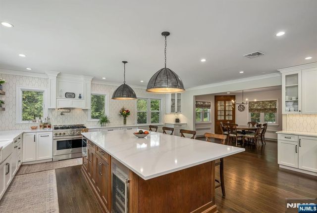 206 Long Hill Road, Oakland, NJ 07436