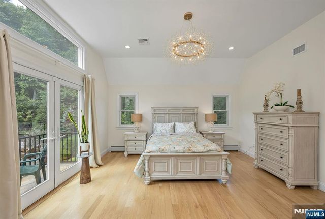 206 Long Hill Road, Oakland, NJ 07436
