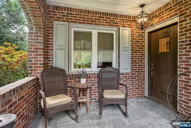206 Long Hill Road, Oakland, NJ 07436