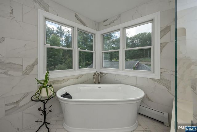 206 Long Hill Road, Oakland, NJ 07436