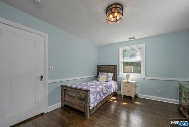 206 Long Hill Road, Oakland, NJ 07436