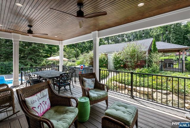 206 Long Hill Road, Oakland, NJ 07436