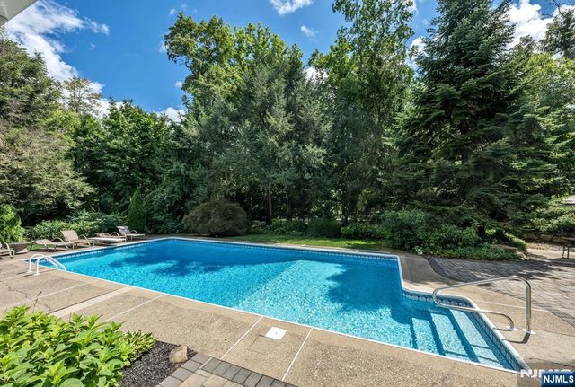 206 Long Hill Road, Oakland, NJ 07436