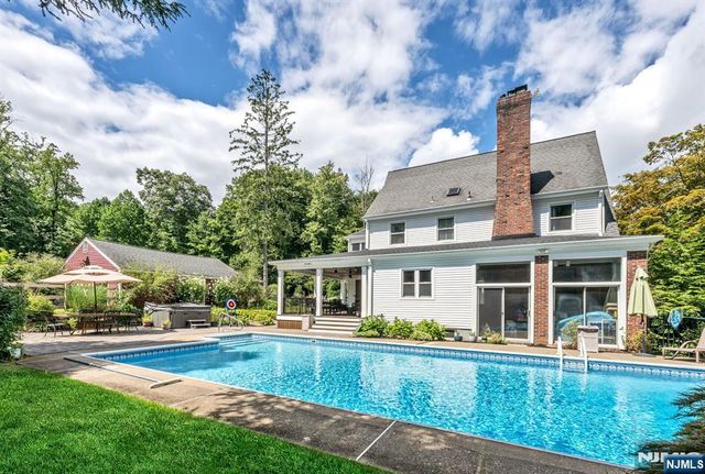 206 Long Hill Road, Oakland, NJ 07436